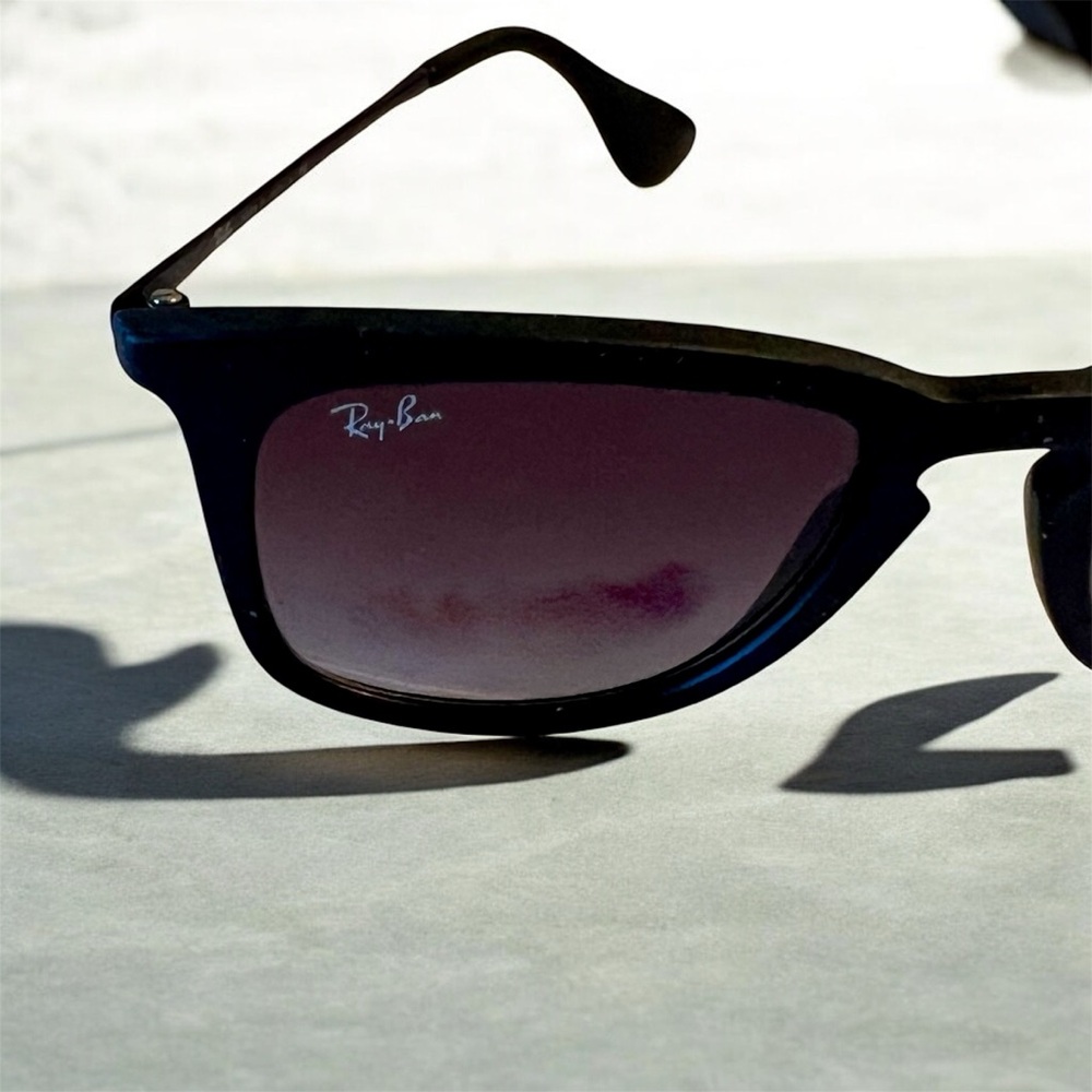 Ray-Ban Matte Black Sunglasses RB 4221 Rubber Unisex Gray Gradient Lenses w/case - Picture 8 of 10